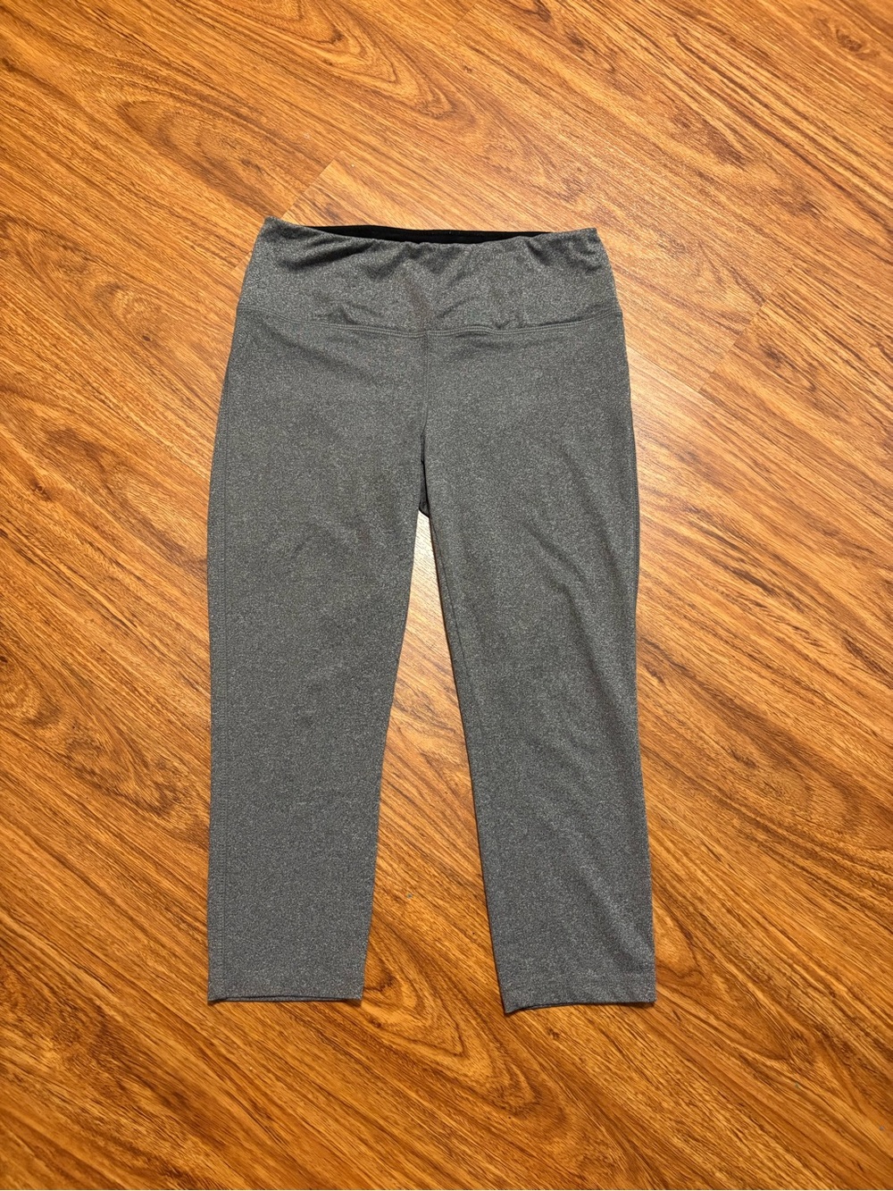 Vogo Women’s Gray Active Capri Leggings - Size Medium